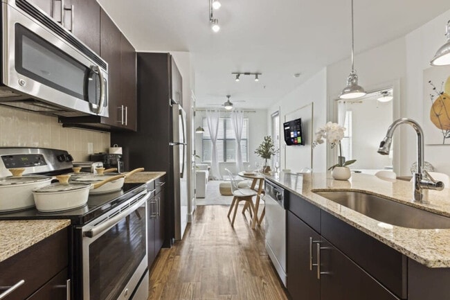 Foto del edificio - 5445 Town and Country Blvd