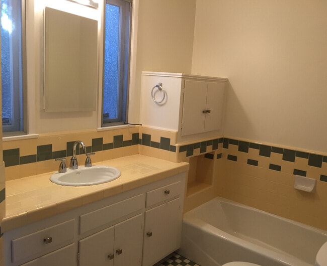 Master bath with shower and separate tub - 15135 Encanto Dr