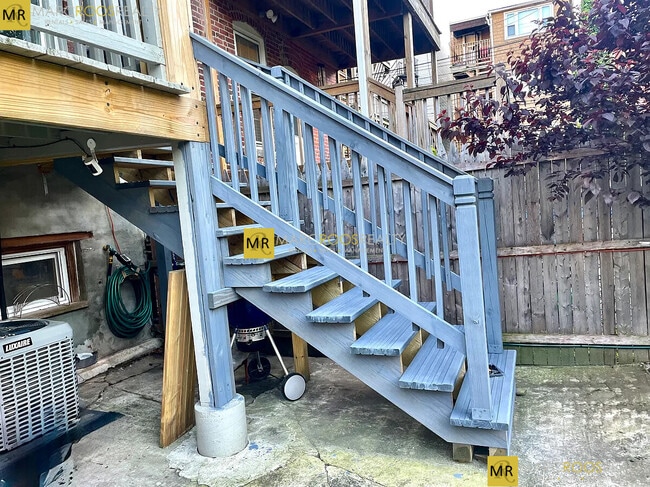Building Photo - 326 Chelsea St