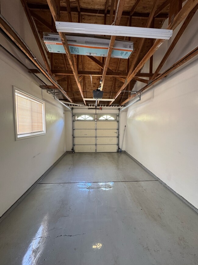 Building Photo - 1293 Eardley Ave
