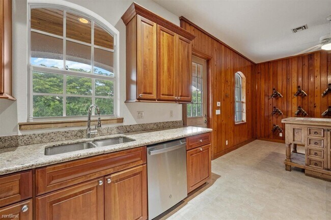 Building Photo - 4 br, 3.5 bath House - 3287 Grande Rd