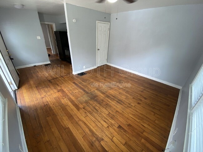 Building Photo - 607 N Tibbs Ave