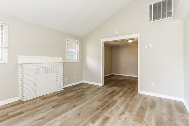 Building Photo - 3558 Dellwood Ave