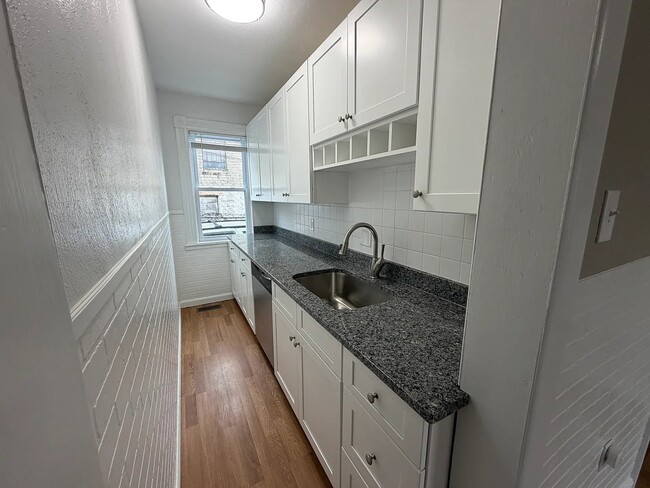 Building Photo - 10 Acton St