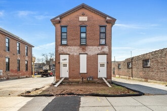 Building Photo - 424 Chestnut St