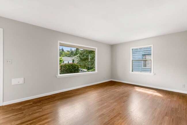 Building Photo - 3441 33rd Ave W