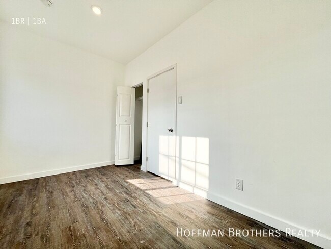 Building Photo - 1366 Burnside Ave