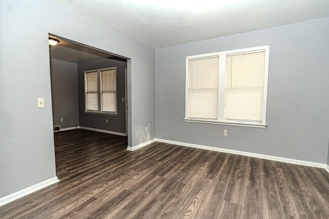 Foto del edificio - 18025 Maine St