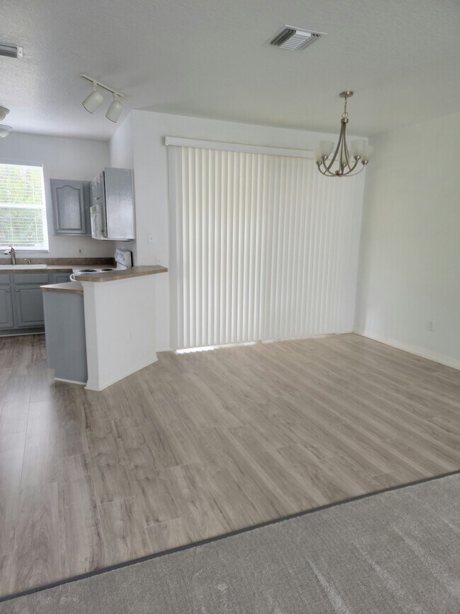 Foto del edificio - 13500 Forest Lake Dr
