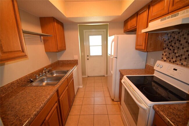 Foto del edificio - 2237 Bordeau Ct