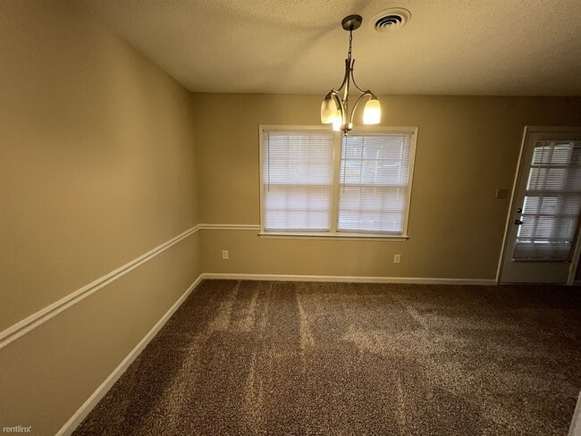 Foto del edificio - 2 br, 2 bath House - 4934 Tower Rd Unit D