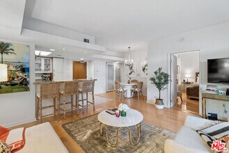 Building Photo - 13700 Marina Pointe Dr