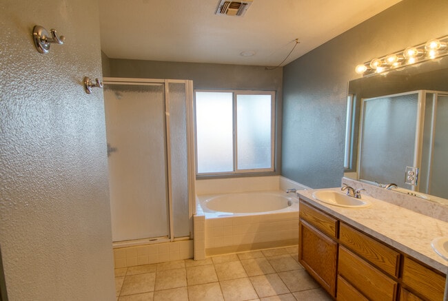 Building Photo - 72548 Sunnyvale Dr