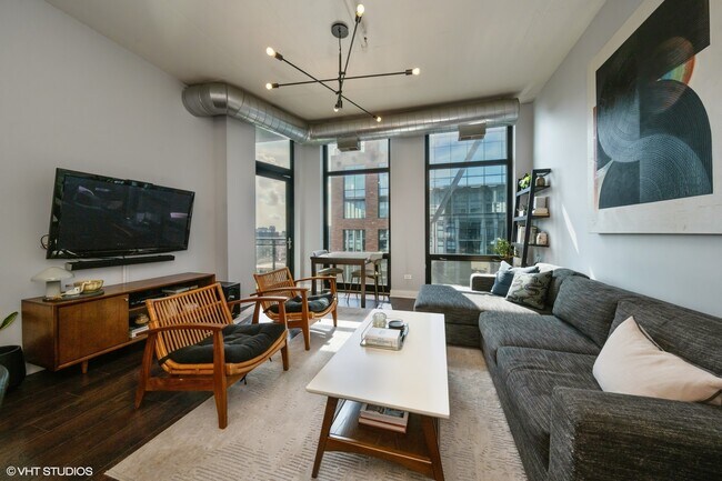 Foto del edificio - 740 W Fulton St