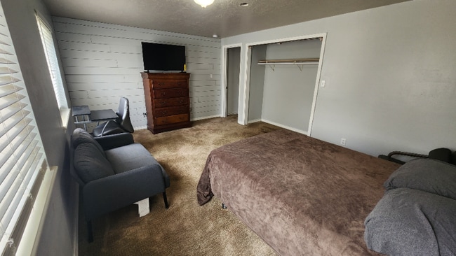 Building Photo - 8543 Poison Oak Dr
