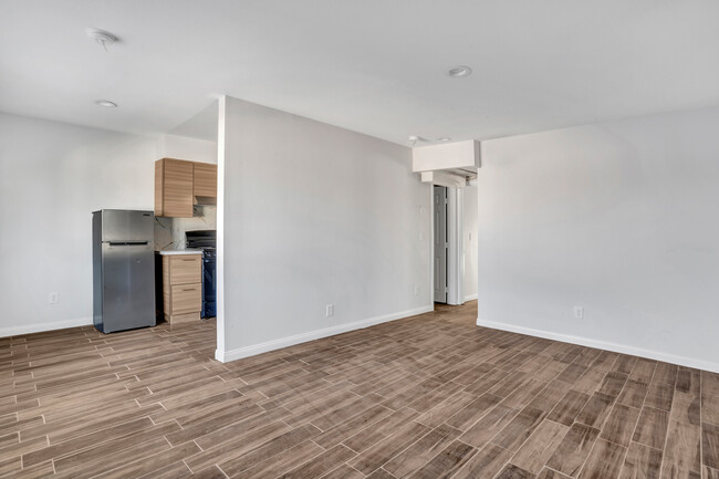 Building Photo - 2401 Sunrise Ave