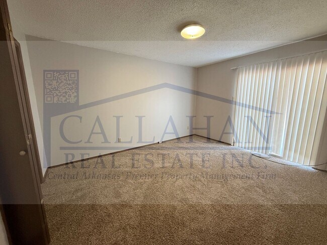 Foto del edificio - 8401 Woodview Dr N