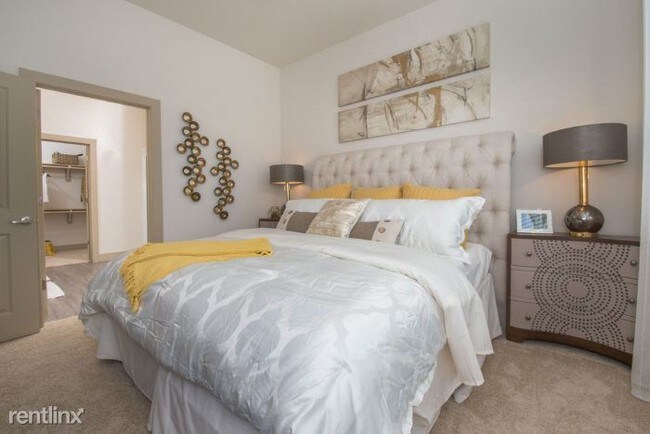 Foto del edificio - 1 br, 1 bath  - 9250 Pinecroft Dr