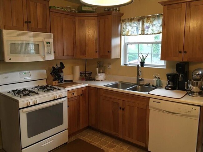 Building Photo - 10390 Rillridge Ct