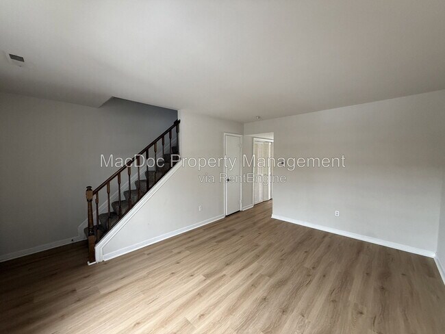 Foto del edificio - 5230 King's Wood Ln