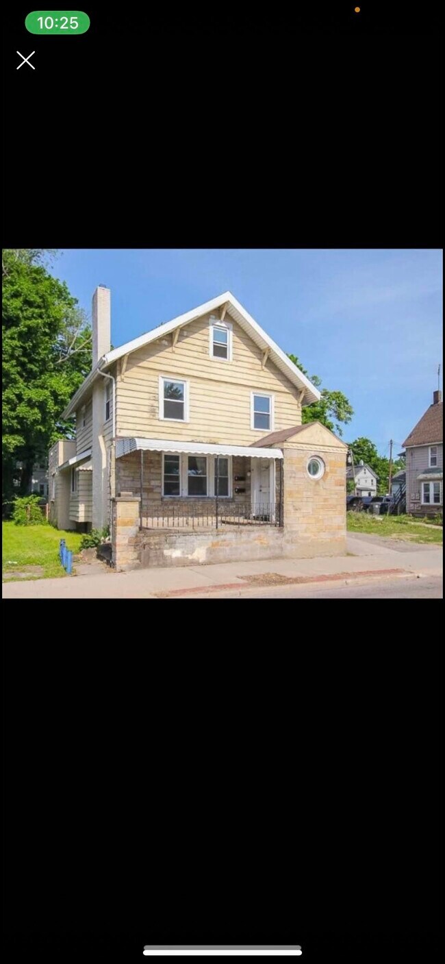 Building Photo - 826 N Main St