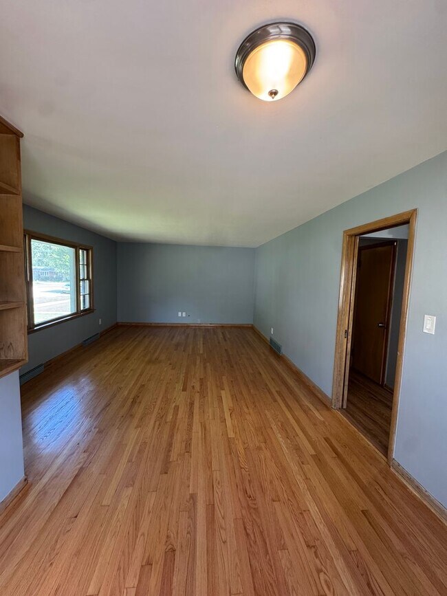 Foto del edificio - 3 bedroom, 2 bathrooms, 2 car garage-Ranch...
