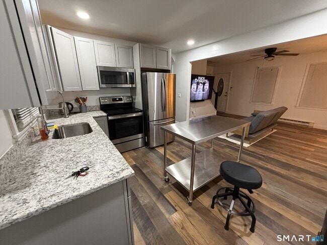Building Photo - 9 Falls River Cir