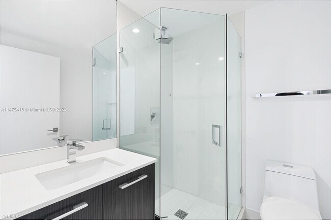 Building Photo - 2 br, 2 bath Condo - 45 SW 9th St Apt 2203