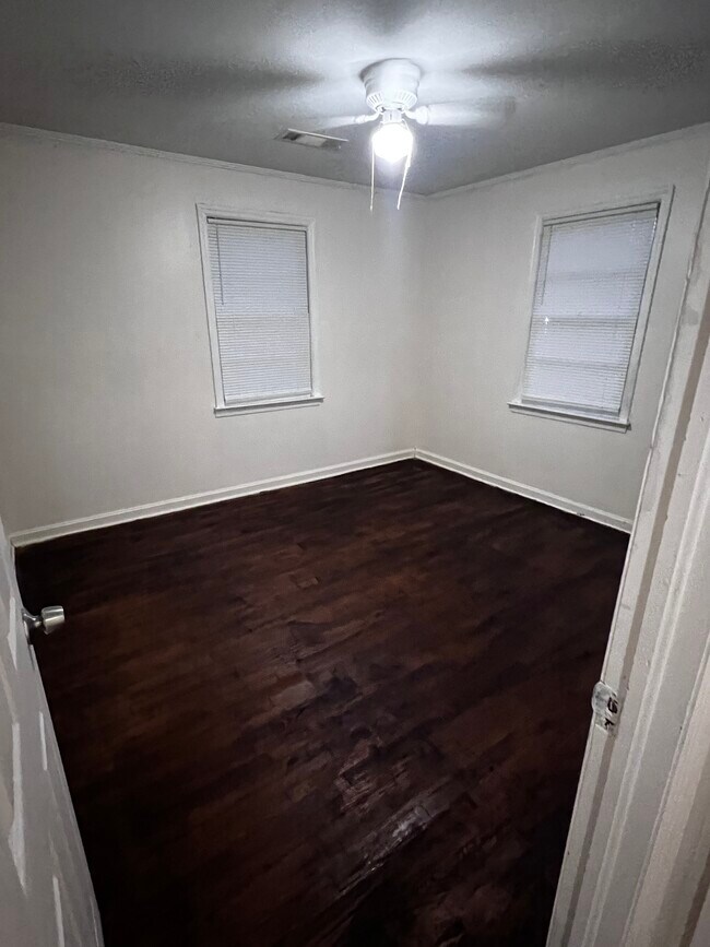 Building Photo - 3468 Shenandoah Dr