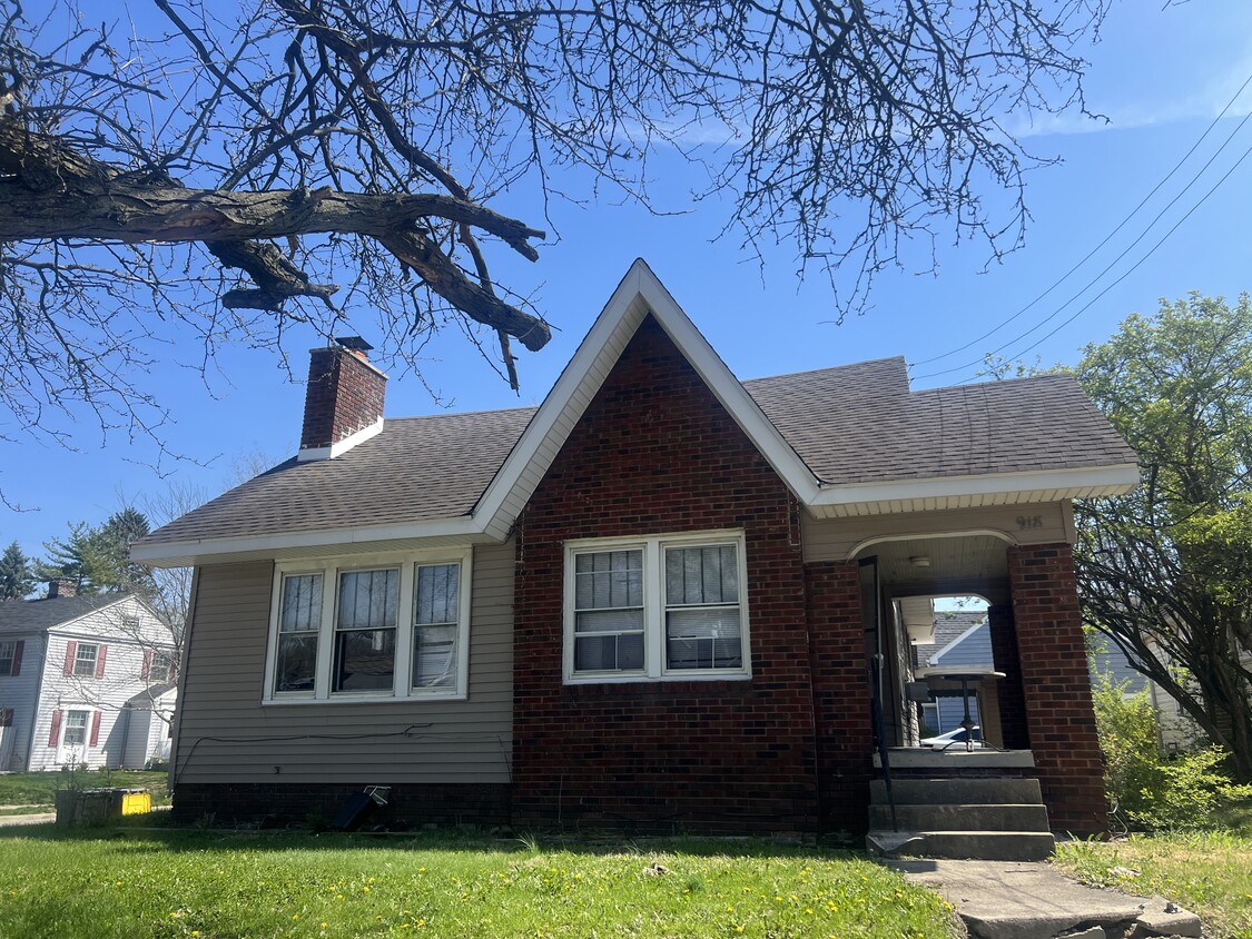 Foto del edificio - 918 Robinson St