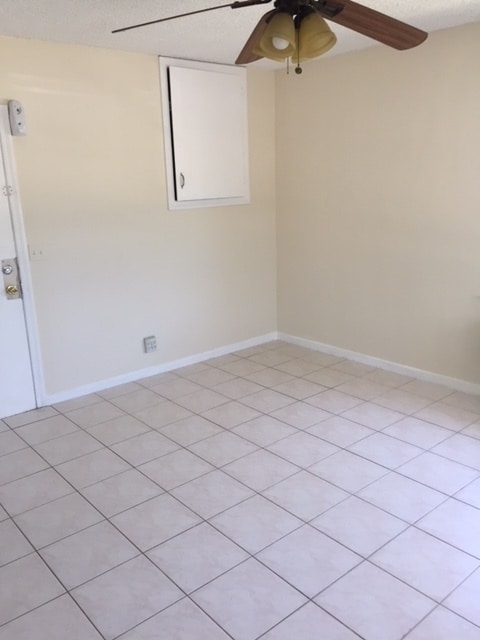 Building Photo - Studio