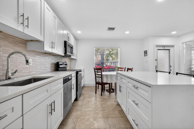 Building Photo - 5093 Privet Pl