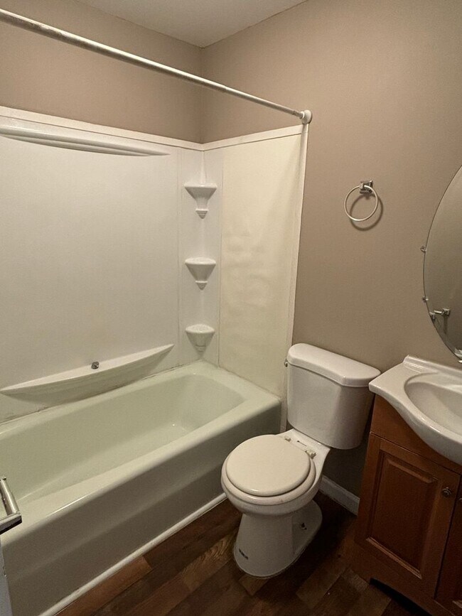 Foto del edificio - 1 Bedroom/1 Bath Triplex near VSU