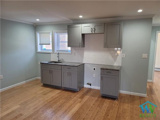 Building Photo - 1268 Evergreen Ave