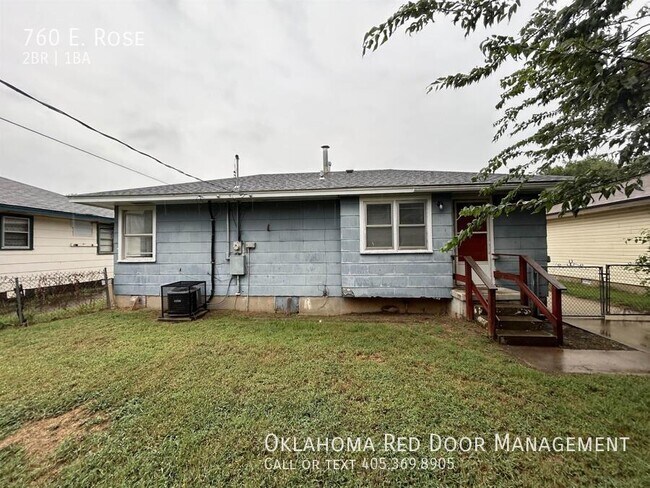 Foto del edificio - 760 E Rose Dr