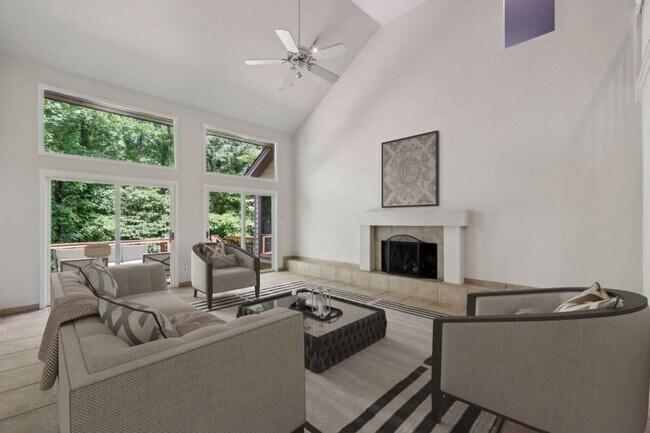 Foto del edificio - 110 Westchester Way