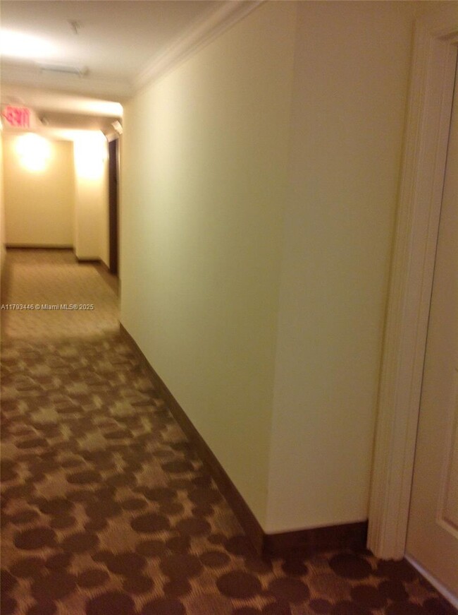 Foto del edificio - 16699 Collins Ave