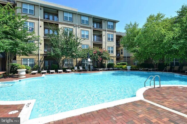 Foto del edificio - 11800 Old Georgetown Rd