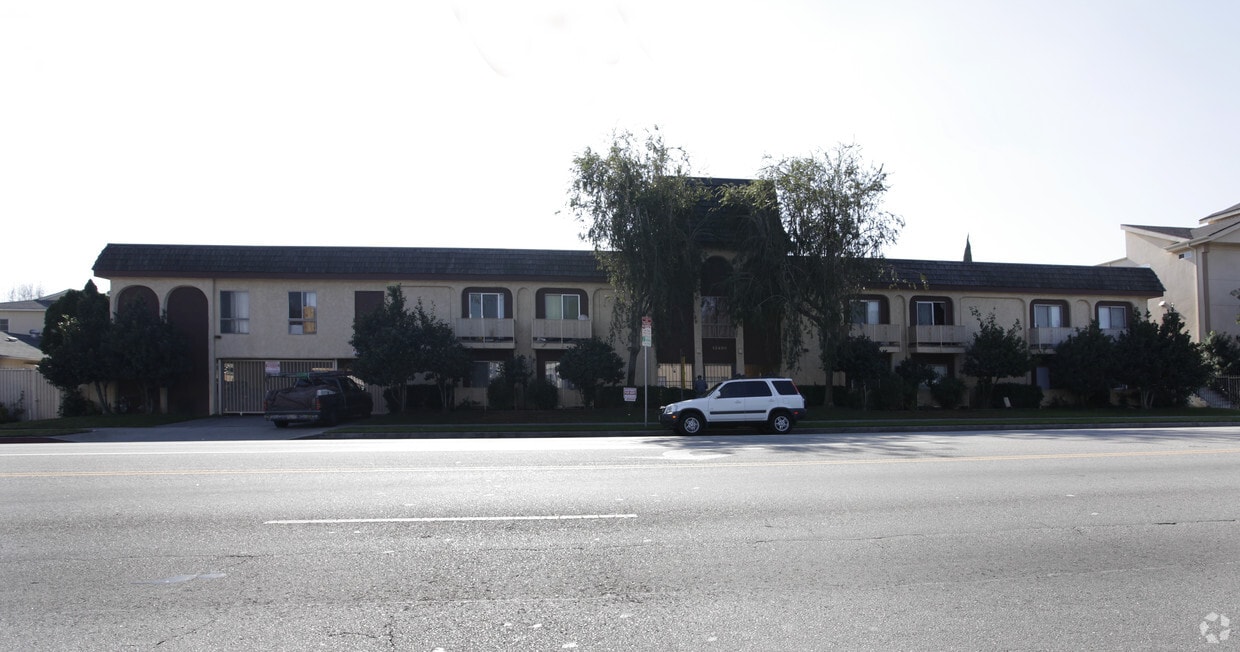 Fulton Gardens - 13400 Victory Blvd