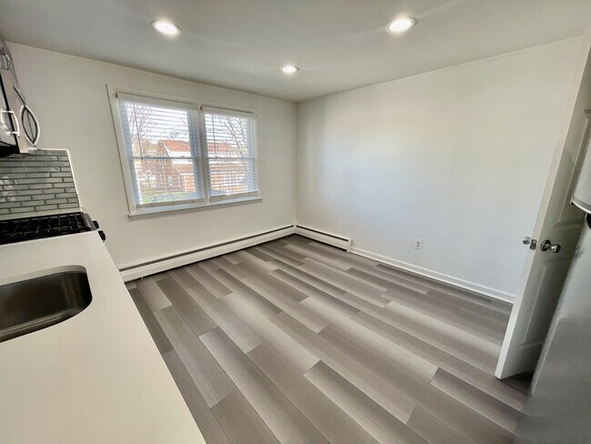Sunny and Bright - 25 Tuttle St