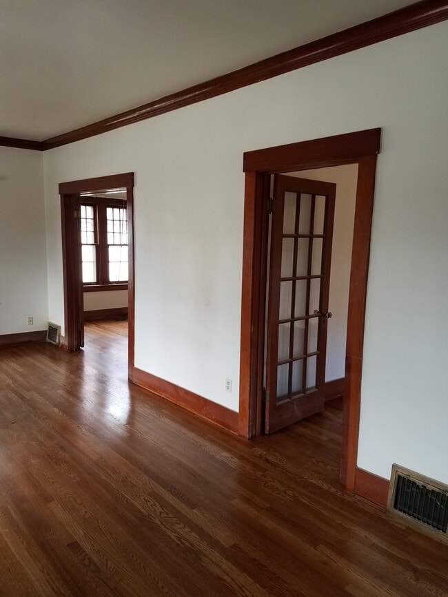 Building Photo - Craftsman Cottage