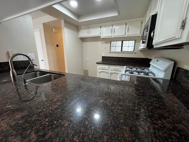 Foto del edificio - 401 N Center Ct