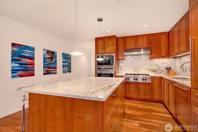 Foto del edificio - 500 106th Ave NE