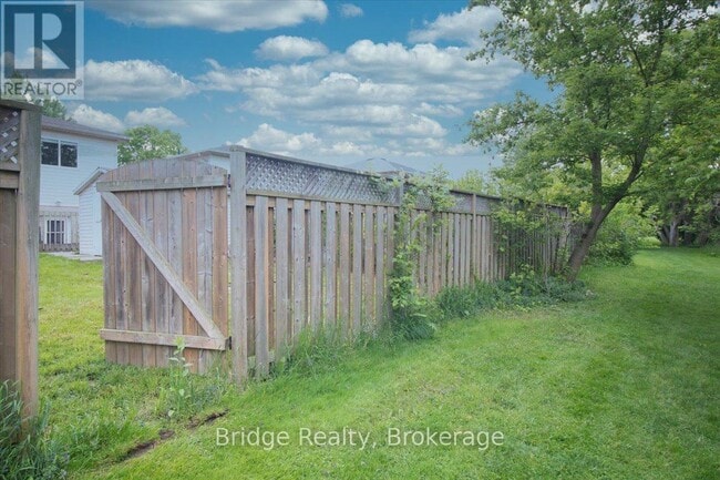 Building Photo - 35 Greenfield Ln