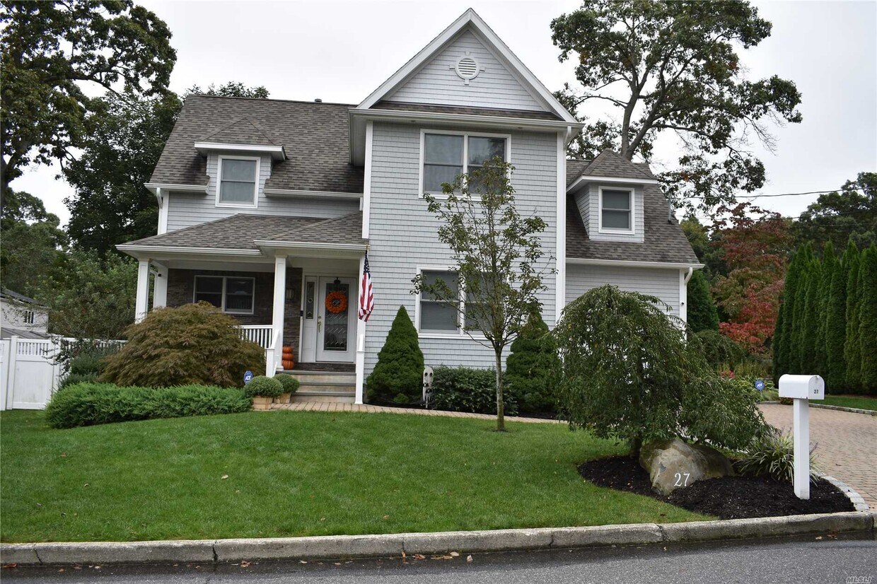 27 Forest Rd, Kings Park, NY 11754 House for Rent in Kings Park, NY