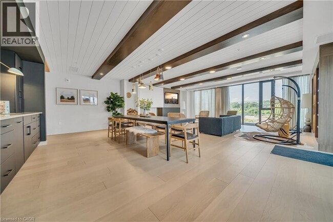 Building Photo - 741 King St W