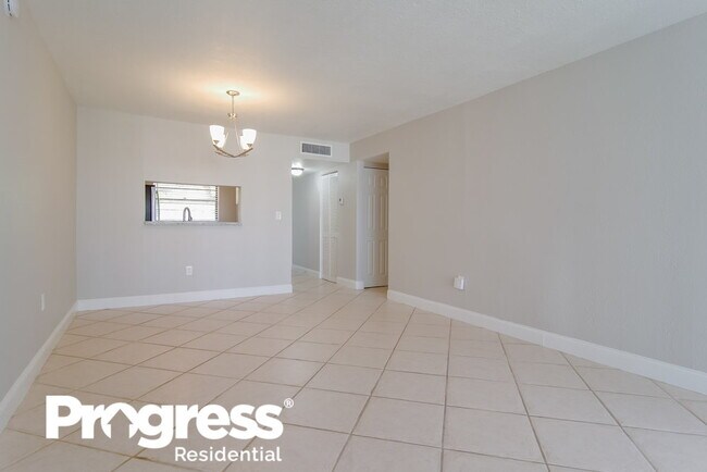 Building Photo - 10875 SW 112th Ave