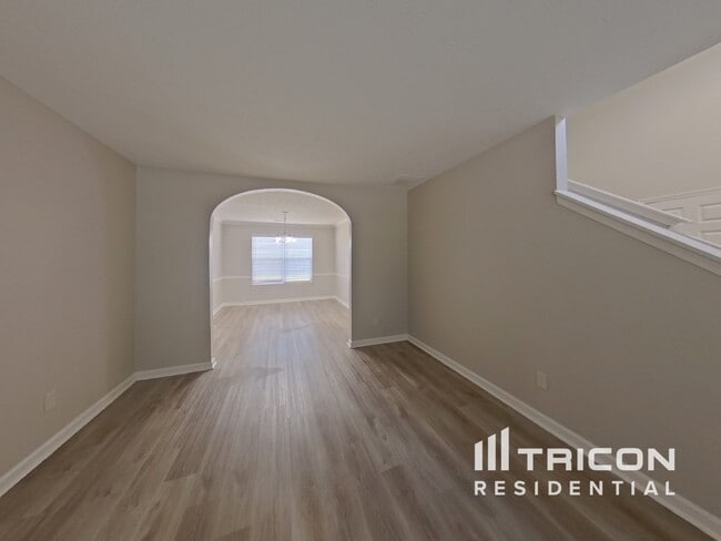 Building Photo - 8127 Valley Ridge Dr