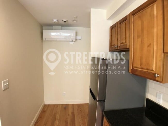 Building Photo - 2 bedroom in Cambridge MA 02138