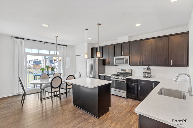 Building Photo - 13935 S Belmont Dr
